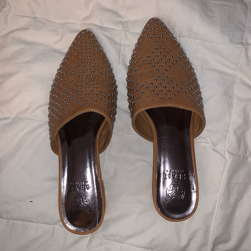 super cute studded flats!